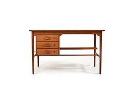 Early 1950s Danish Desk in Teak and Oak with lovely Details