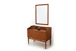 Fine Mid Century danish Dresser / Drawer Chest in Teak