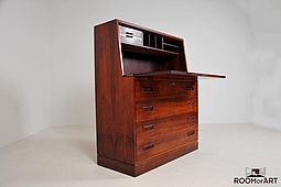 Fine Secretary by Arne Wahl Iversen