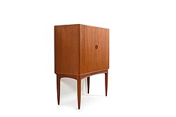Mid Century Fine Danish Bar Cabinet in Teak