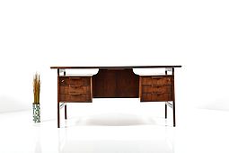 Gunni Omann freestanding Desk