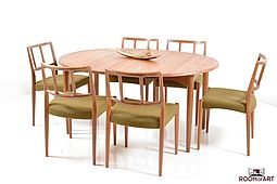 Oval danish Dining Table in solid Teak