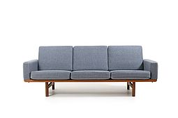 Early GE-236 /3 Sofa in solid Oak by Hans J. Wegner for Getama