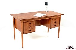 Mid Century danish Writing Desk in Teak