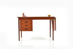 Mid Century danish Writing Desk in Teak